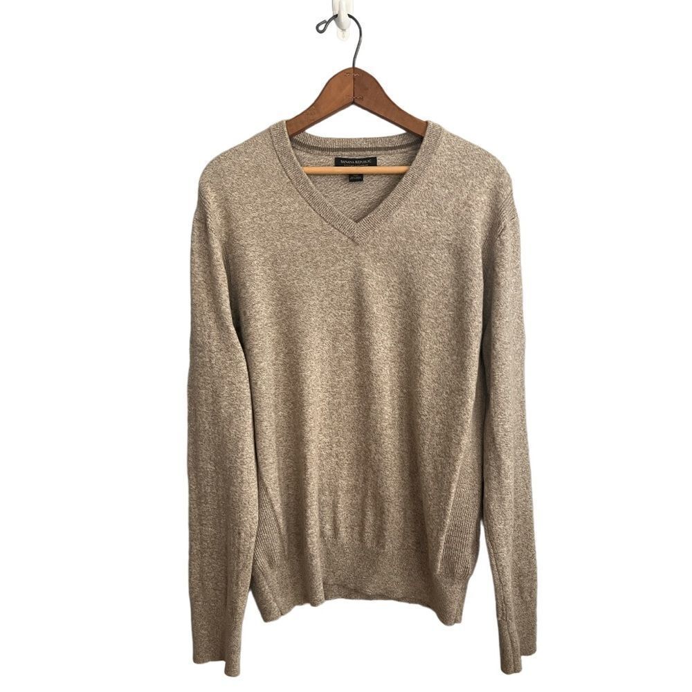 Banana Republic Men’s v neck cashmere blend tan sweater